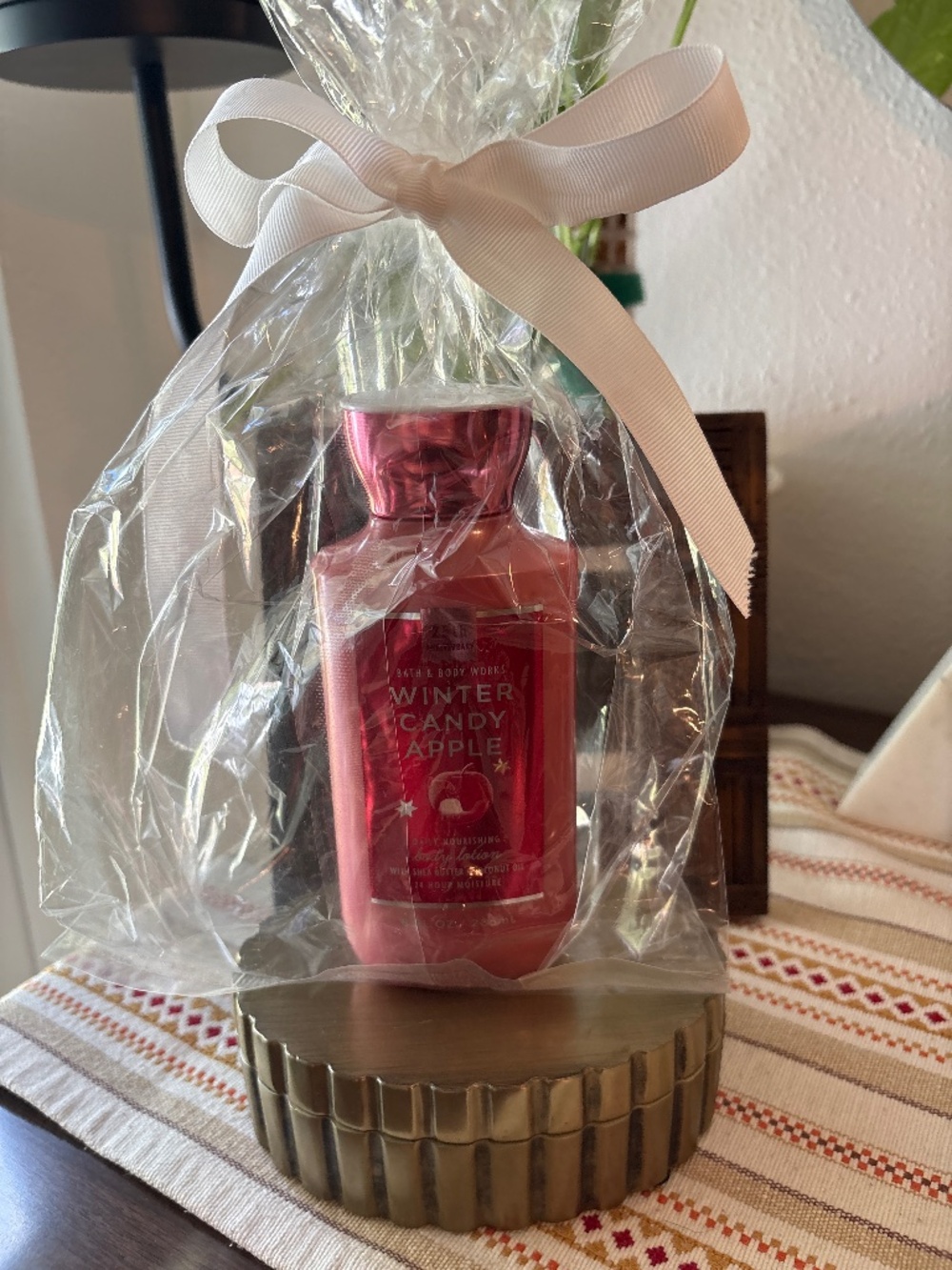8 oz Winter Candy Apple body lotion brand new